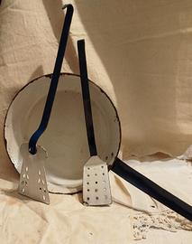 padella e palette in ferro smaltato 