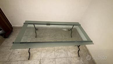 Tavolo in trispite con vetro temperato ai bordi