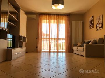 Appartamento arredato con box e posto auto