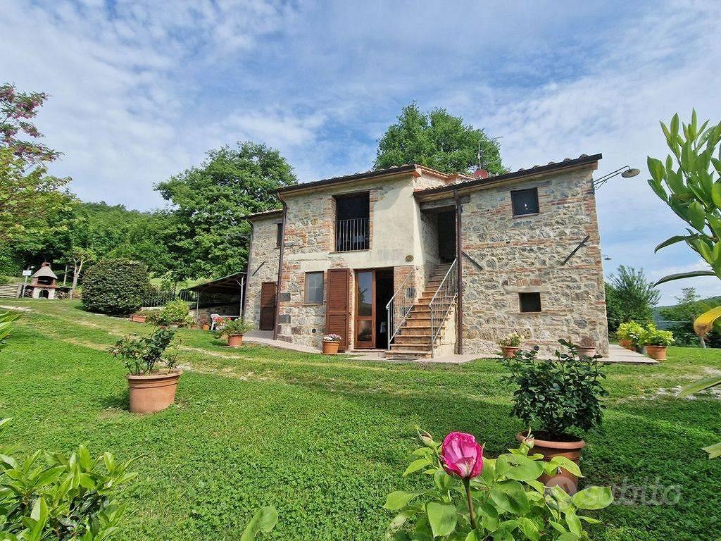 Rustico / Casale di 350 m² con più di 5 locali e b - Vista 3