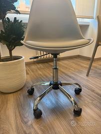 4 sedie moderne con ruote - 20€ cad.