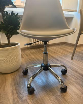 4 sedie moderne con ruote - 20€ cad.