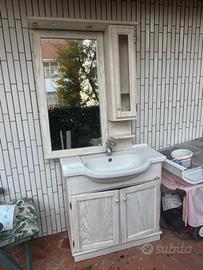 Mobile bagno con lavabo e specchio 