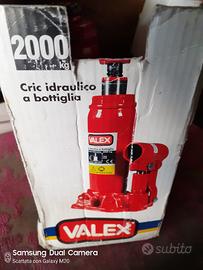 Crik idraulico a bottiglia. 