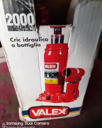 Crik idraulico a bottiglia. 