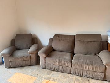 Divano più poltrona entrambi elettrici