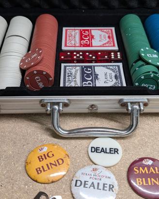 Set 300 fishes con 2 mazzi carte poker e valigetta