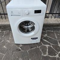 LAVATRICE "REX ELECTROLUX"8KG/1400 GIRI COME NUOVA