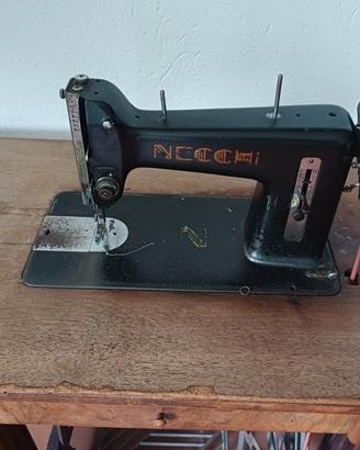 macchina da cucire vintage 