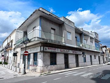 Intero stabile - via Roma - Piazza Castello