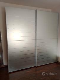 ARMADIO CON ANTE SCORREVOLI 