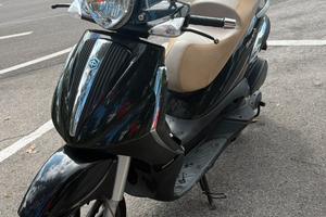 Piaggio Beverly 300 Tourer