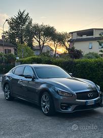 INFINITI Q70