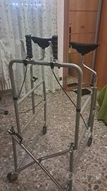 Deambulatore ascellare regolabile con supporti ant