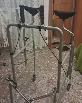 Deambulatore ascellare regolabile con supporti ant