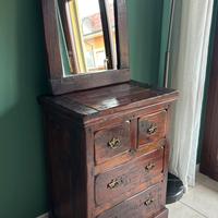 Cassettiera antica con specchio