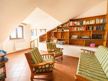VILLA A SCHIERA A MARINO