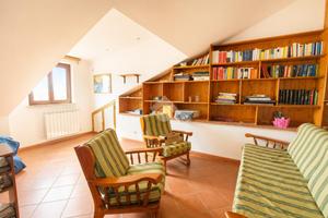 VILLA A SCHIERA A MARINO