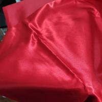 Tessuto fodera di raso colore rosso fuoco