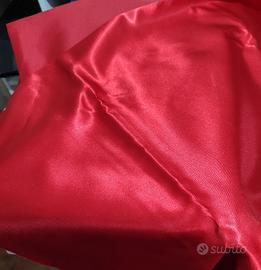 Tessuto fodera di raso colore rosso fuoco