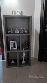 Mobile decorativo grigio