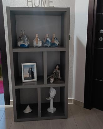 Mobile decorativo grigio
