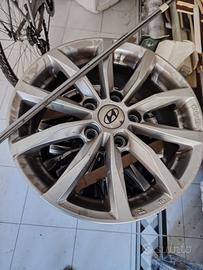 4 cerchi in lega Hyundai originali.