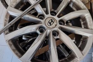 4 cerchi in lega Hyundai originali.