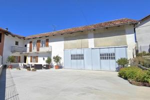 Rustico / Casale di 285 m² con più di 5 locali e b