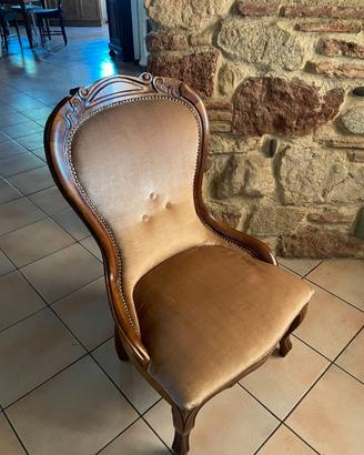 Poltrona sedia antica imbottita