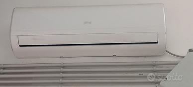 n° 2 climatizzatori ferroli da 24000 completi