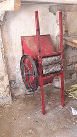 Macchina per pigiare uva