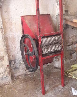 Macchina per pigiare uva