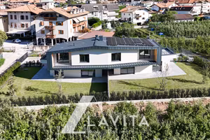 Nuova villa a schiera con giardino a Salorno