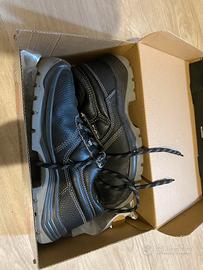 Scarpe da lavoro con punta in acciaio