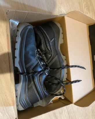 Scarpe da lavoro con punta in acciaio