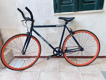 Bici Single Speed con cerchi arancioni