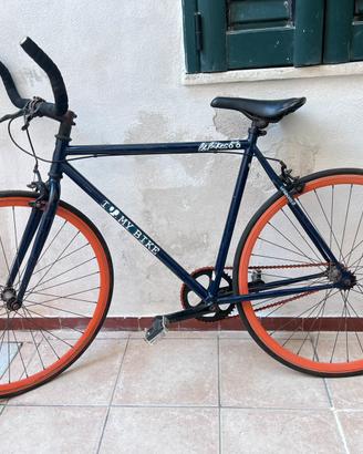 Bici Single Speed con cerchi arancioni
