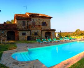 Casa singola con terreno giardino piscina toscana