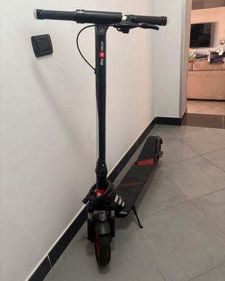 Monopattino elettrico Aprilia eSR2 - Pari al nuovo