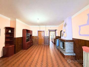 Casa indipendente di 220 m² con più di 5 locali e 