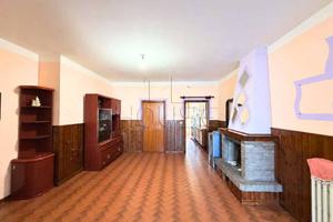 Casa indipendente di 220 m² con più di 5 locali e 