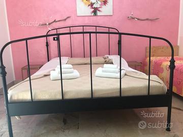 Struttura Letto in ferro con doghe in legno