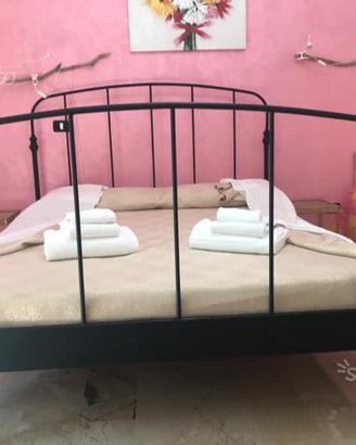 Struttura Letto in ferro con doghe in legno