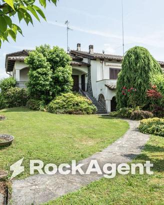 Villa di 310 m² con più di 5 locali e box auto dop