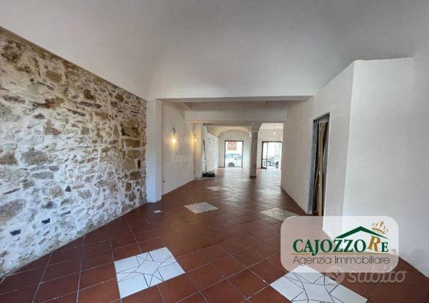 Terrasini: locale doppio accesso VISTA MARE 95 mq