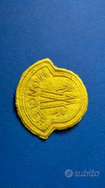 Moncler stemma gialla è ricamato giallo 