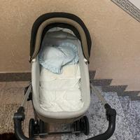 Passeggino con culletta che si stacca