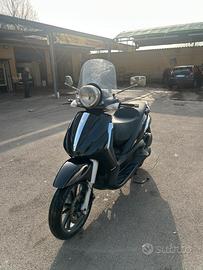 Piaggio Beverly Tourer 300 Nero