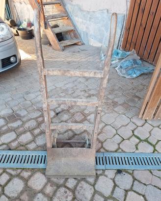 Antico carretto a mano